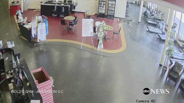 deer-gym-video-south-carolina.png